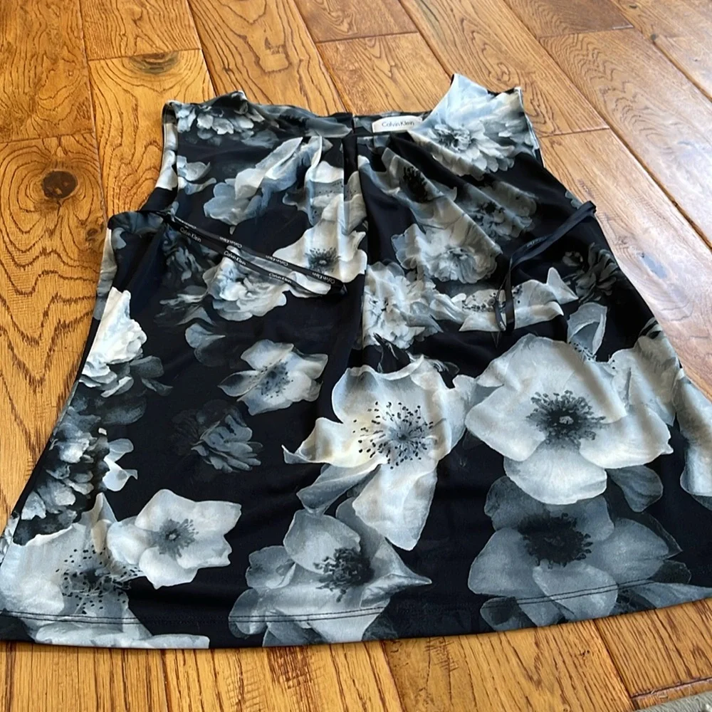 Calvin Klein women’s blouse. Sleeveless and sized L. Ships fast! - Picture 3 of 6